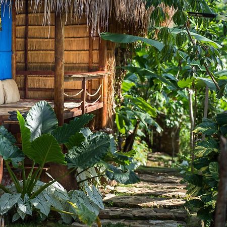 Sten Lodge eco Homestay Labuan Bajo Exterior foto